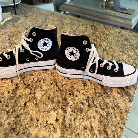 Converse - Picture 2 of 3